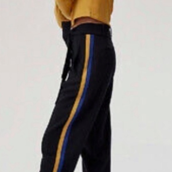 ARITZIA Wilfred Jallade Crop Trousers - Picture 7 of 7